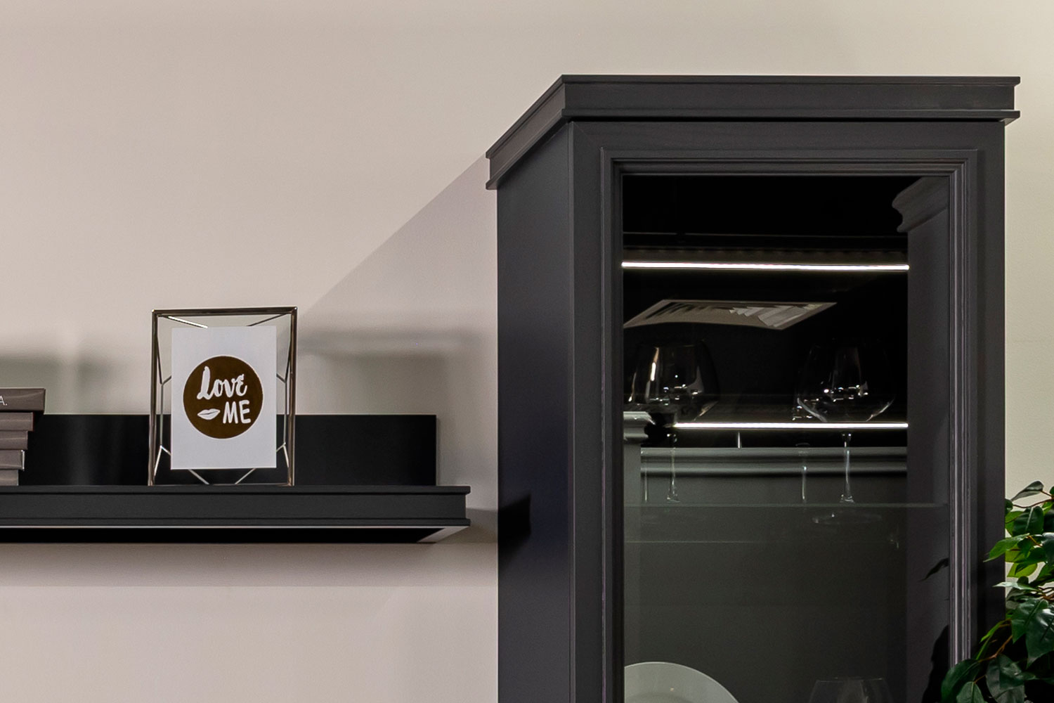 Шкафы-витрины - изображение №5 "Шкаф Орландо с полками ОР-004.04 (1 комплект) стекло"  на www.Angstrem-mebel.ru